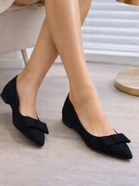 NEW Hugo Boss black  velvet leather pointy low-heeled flats size 7,5